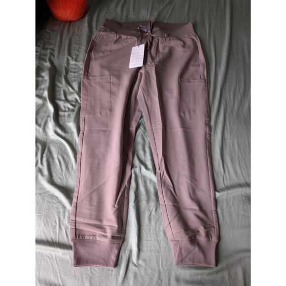 Mandala Women's Curved V-Neck Top and 9 Pocket Joggers Macchiato - Size XS - Picture 1 of 11